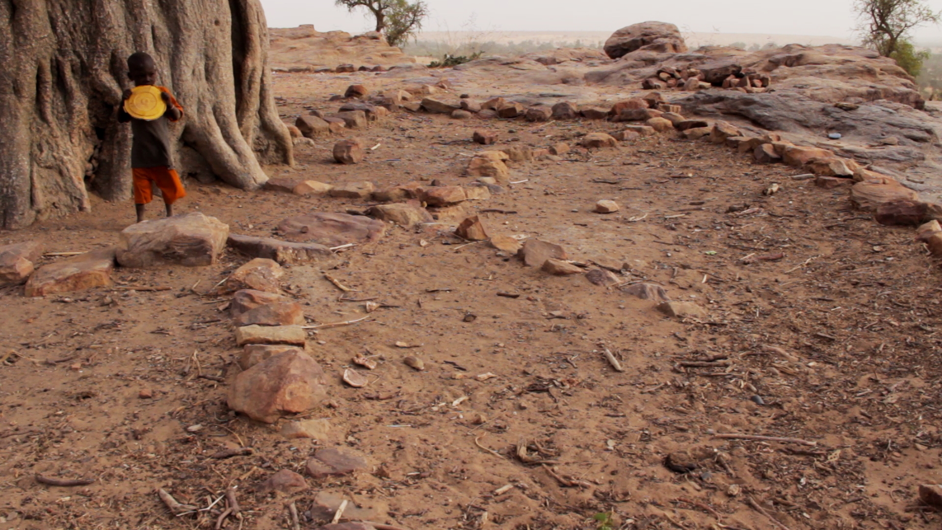 nino dogon baobab mali pablocaminante - Malí 6, País Dogon III: Acantilados de Bandiagara