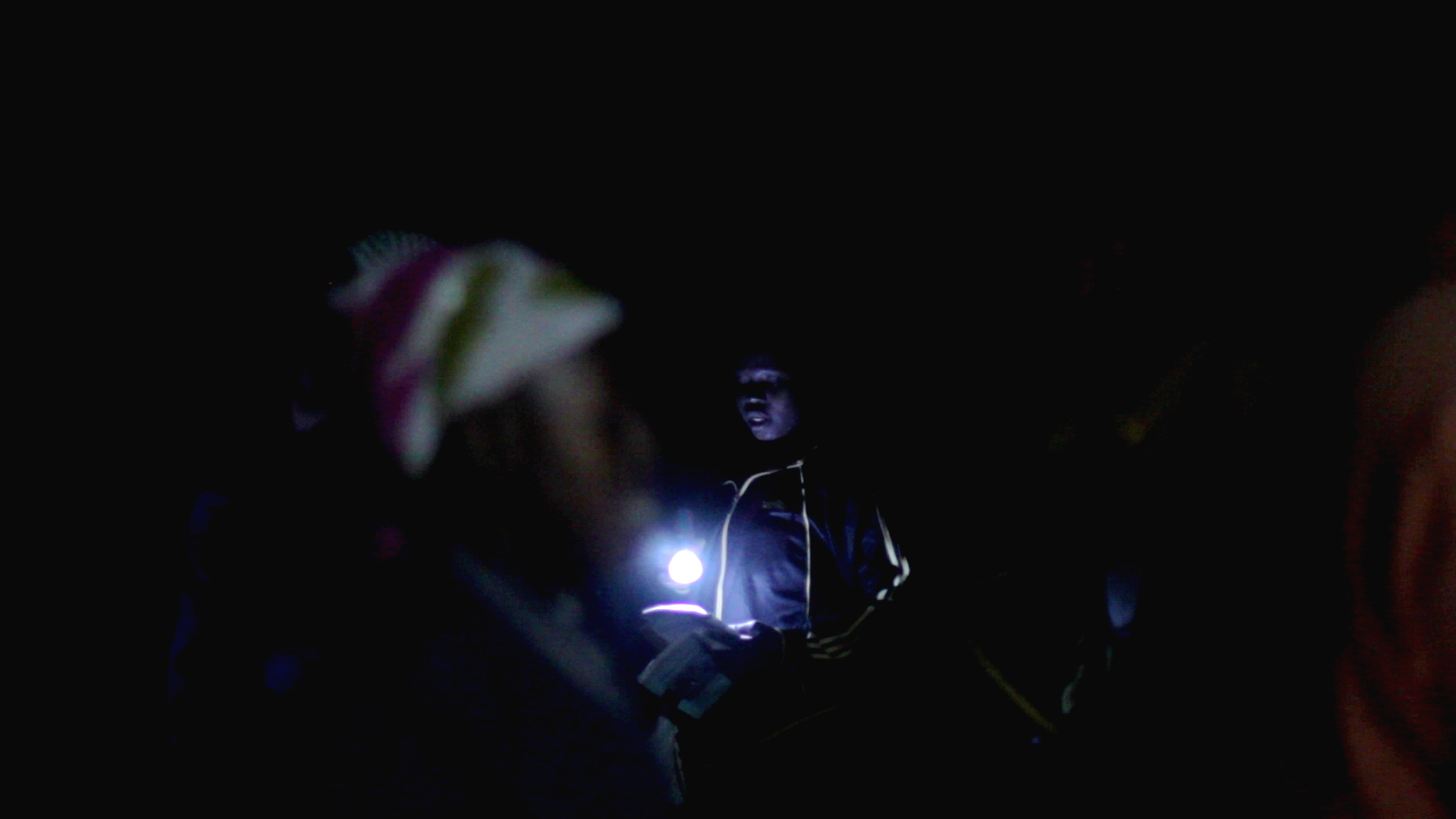 chico recitando dogon pablocaminante - Malí 10, País Dogon VII: Danza de mujeres y navidad en Djiguibombó
